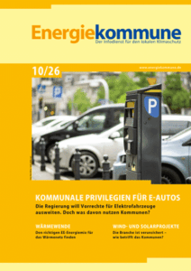 Titelseite Energiekommune 10/26 mit einem Parkplatz als Motiv